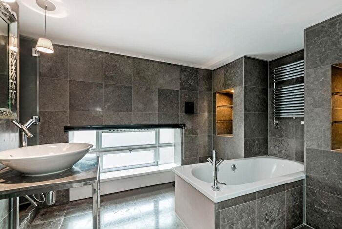 2 Bedroom Apartment To Rent In Hall Road London, NW8