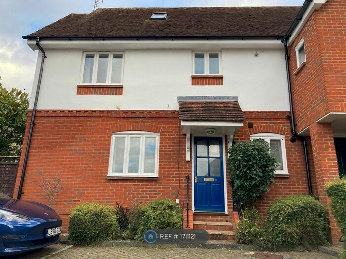 3 Bedroom Semi-Detached House To Rent In St. Martins Mews, Dorking, RH4