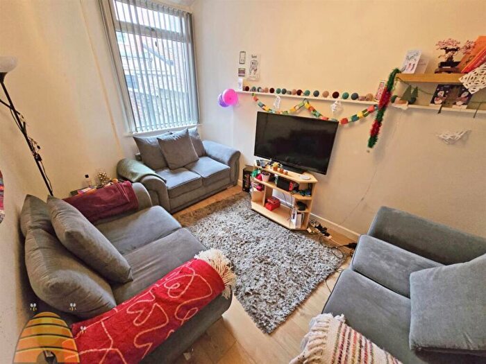 6 Bedroom House To Rent In Braemar Road, Manchester, M14