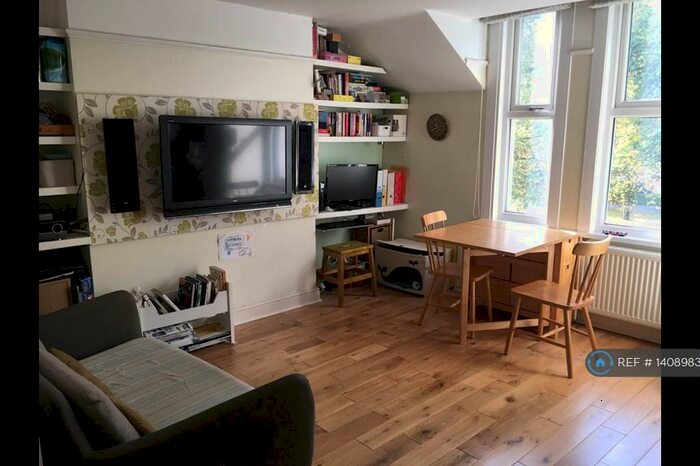 2 Bedroom Flat To Rent In Lower Road, London, SE16