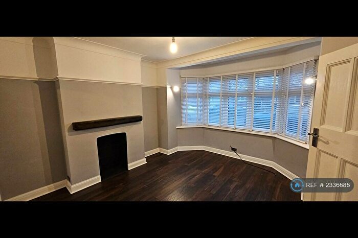 3 Bedroom Terraced House To Rent In Brockham Drive, Ilford, IG2