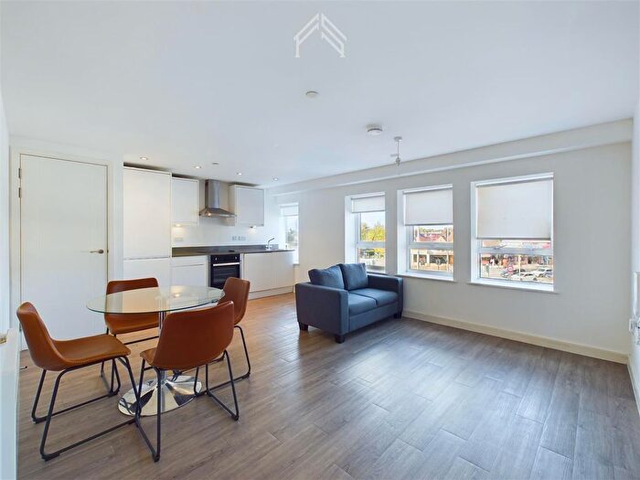 2 Bedroom Flat To Rent In London Road, Staines, TW19