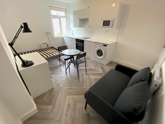 Studio To Rent In Taff Embankment, Cardiff, CF11