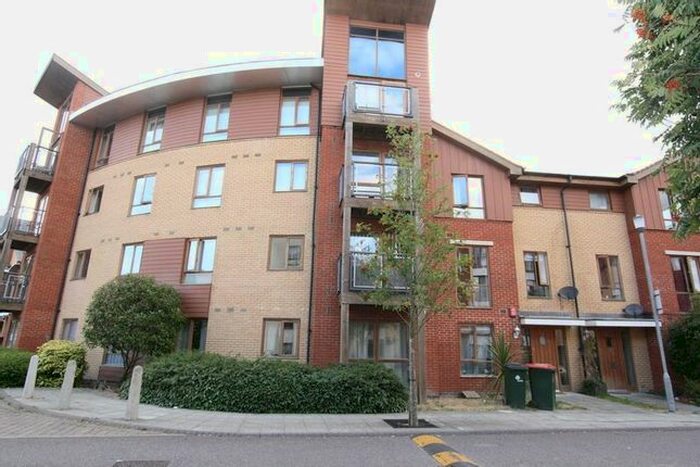 2 Bedroom Flat To Rent In Commonwealth Drive, Crawley, RH10