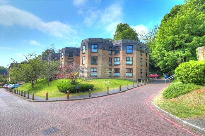2 Bedroom Flat To Rent In Charterhouse Road, Chapel Fields, Godalming, GU7