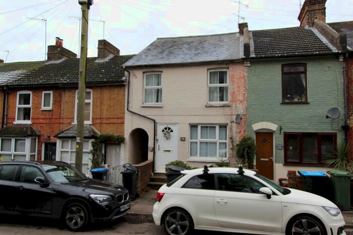 1 Bedroom Flat To Rent In Sunnyhill Road, Boxmoor, Hertfordshire HP1