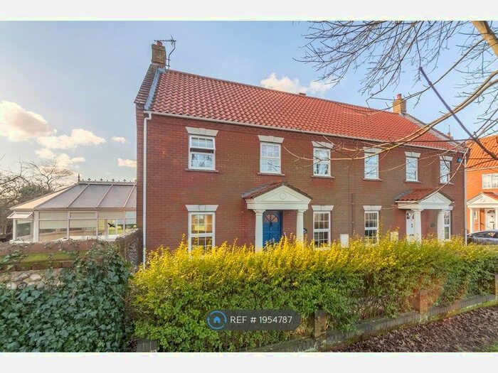 4 Bedroom Semi-Detached House To Rent In Norwich Road, Holt, NR25