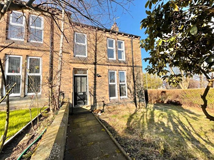 4 Bedroom End Of Terrace House To Rent In Storths Road, Huddersfield, West Yorkshire, Uk, HD2
