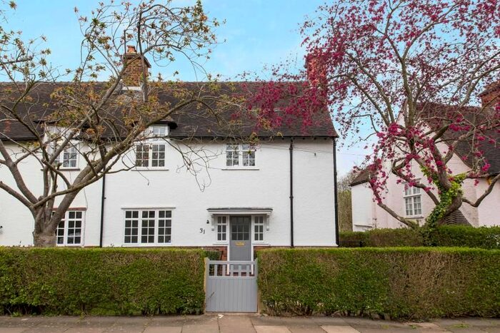 4 Bedroom Property To Rent In Oakwood Road, London, NW11