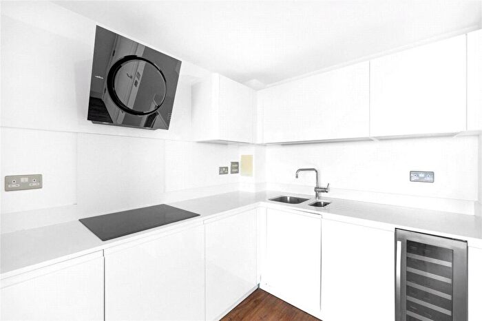 3 Bedroom Apartment To Rent In Alie Street, E1