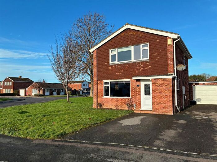 3 Bedroom Detached House For Sale In Creswick Way, Burnham-On-Sea, TA8