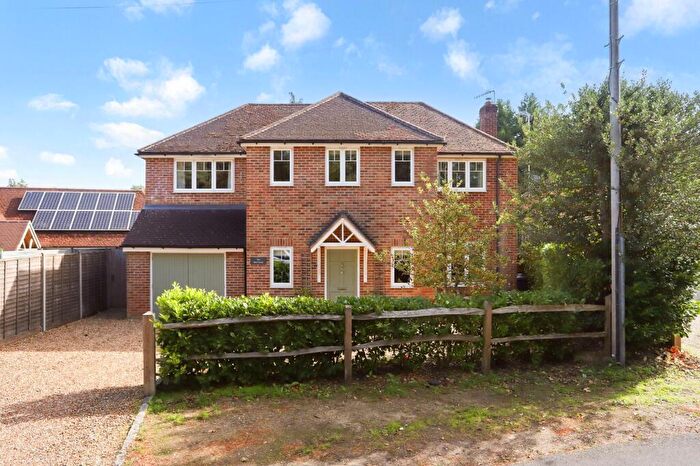 4 Bedroom Detached House For Sale In Sandy Lane, Rushmoor, GU10