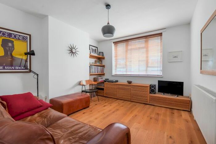 1 Bedroom Flat To Rent In Library Street, London, SE1
