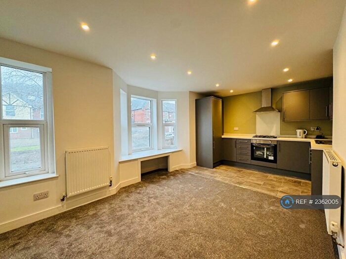 2 Bedroom Maisonette To Rent In West Wycombe Road, High Wycombe, HP12
