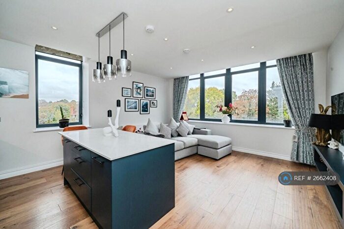 2 Bedroom Flat To Rent In Littleworth Road, Esher, KT10