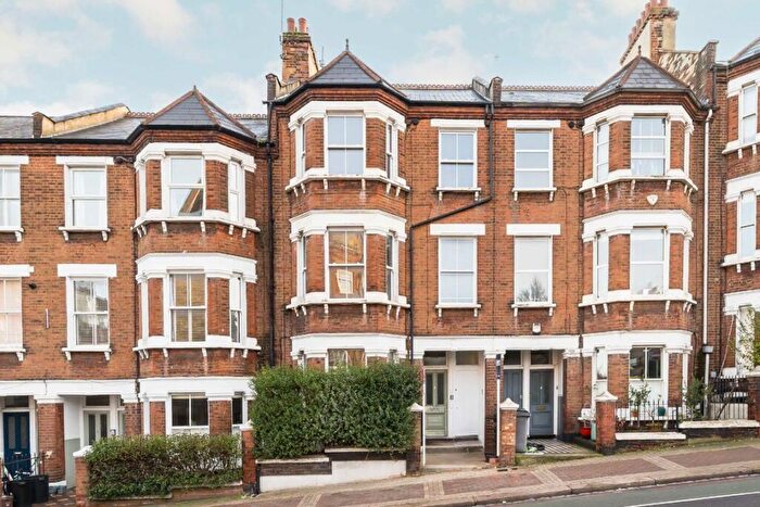 3 Bedroom Flat For Sale In Latchmere Road, Clapham Junction, SW11