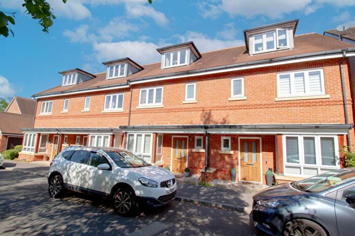 3 Bedroom Terraced House For Sale In Willowbourne, Fleet, GU51