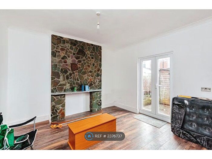 3 Bedroom Semi-Detached House To Rent In Onslow Road, Blackpool, FY3