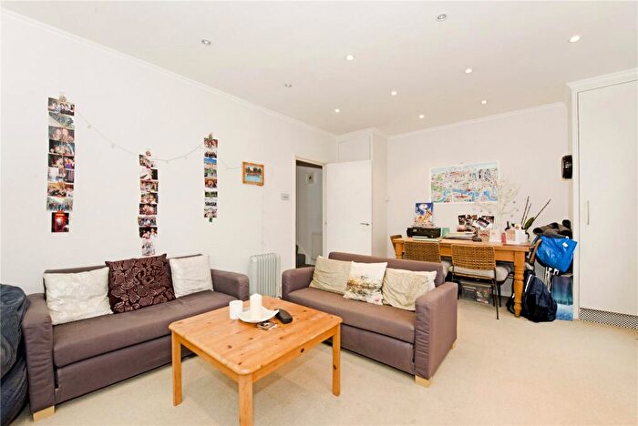 3 Bedroom Flat To Rent In York Way, Camden, N7