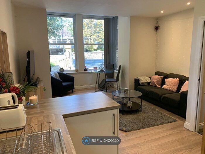 2 Bedroom Flat To Rent In Headingley Lane, Leeds, LS6