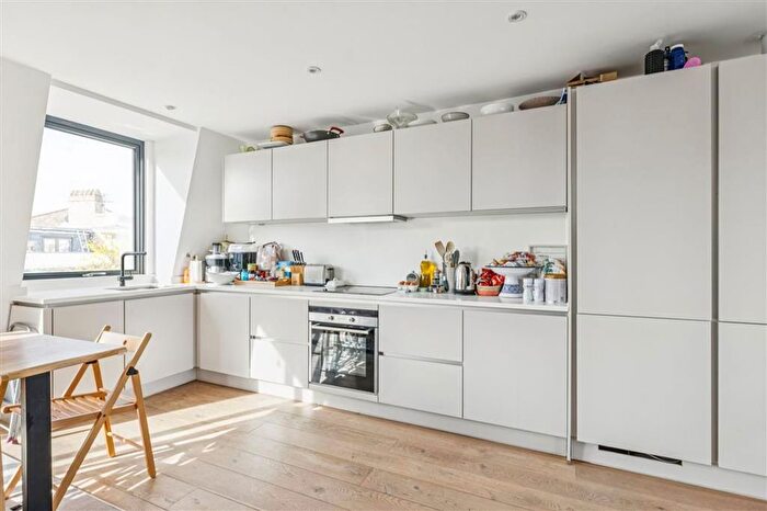 2 Bedroom Flat To Rent In Beaumont Crescent, London, W14