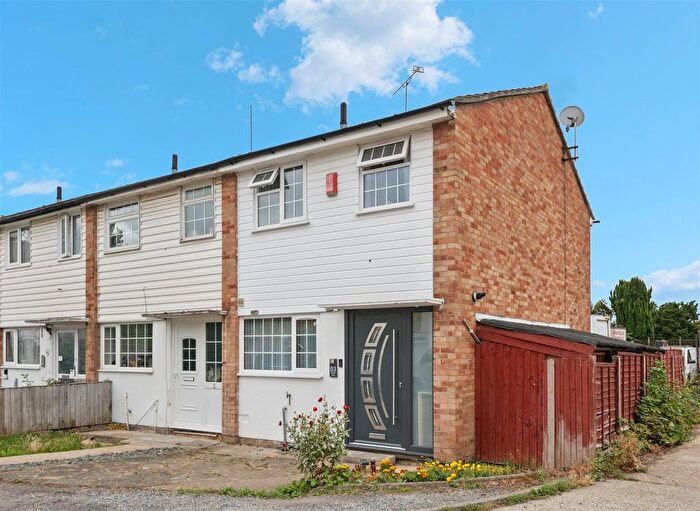 2 Bedroom End Of Terrace House For Sale In Dalton Close, Hayes, UB4