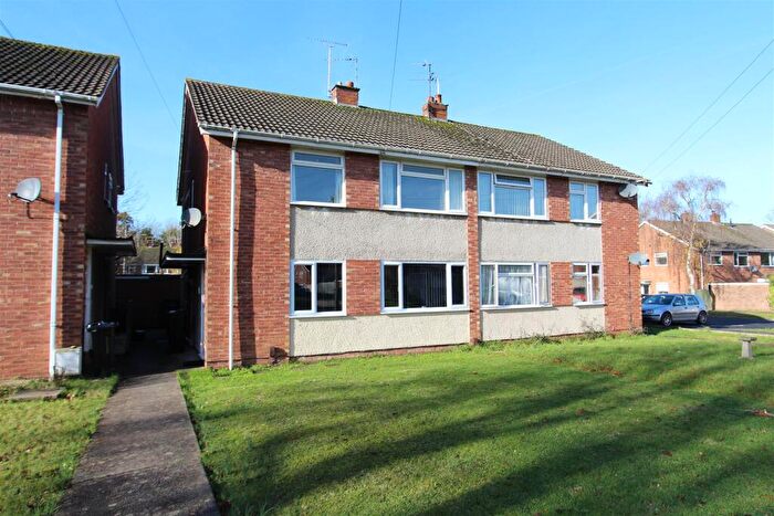2 Bedroom Flat To Rent In Reynolds Close, Keynsham, Bristol, BS31