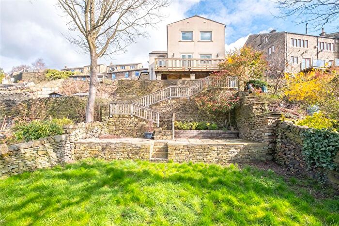 4 Bedroom Detached House For Sale In South Lane, Holmfirth, HD9