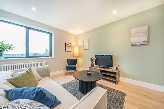 2 Bedroom Flat For Sale In Elm Grove, Wimbledon, SW19