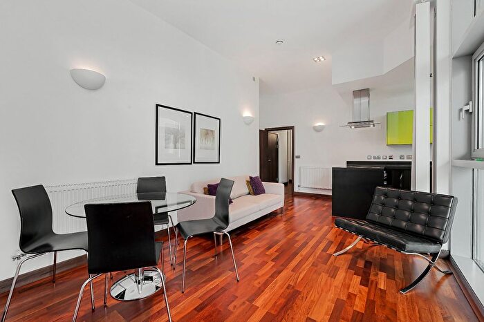 2 Bedroom Flat To Rent In Bridges Court Road, London, SW11