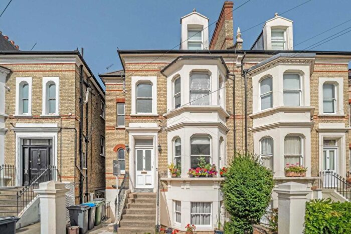 2 Bedroom Flat For Sale In North Road, Surbiton, KT6