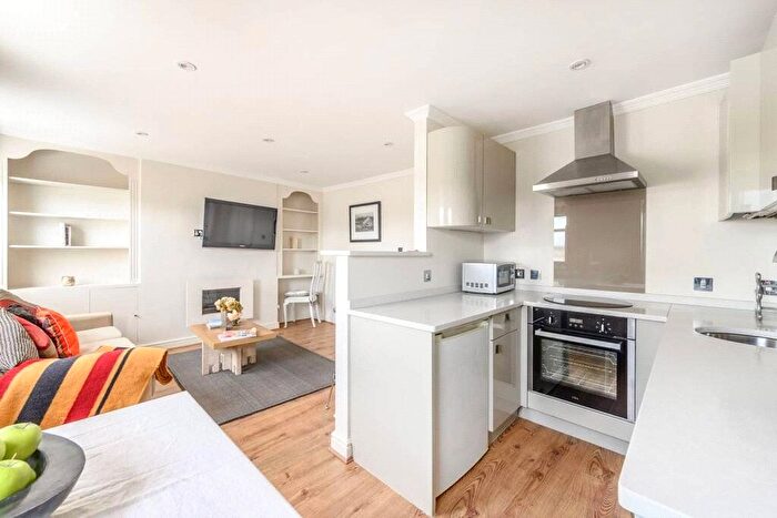 2 Bedroom Flat To Rent In Eardley Crescent, London, SW5