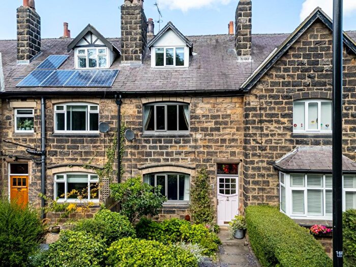 3 Bedroom Terraced House For Sale In Creskeld View, Bramhope, LS16