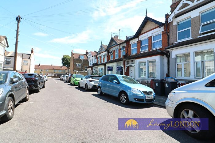 2 Bedroom Maisonette To Rent In Lichfield Road, London, N9