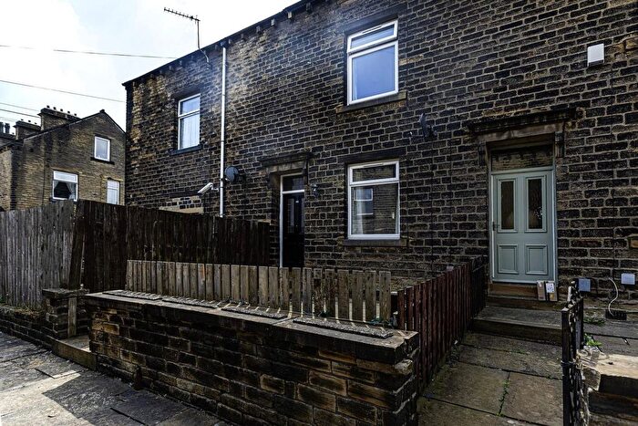 4 Bedroom Terraced House To Rent In Union Street, Lindley, Huddersfield, HD3
