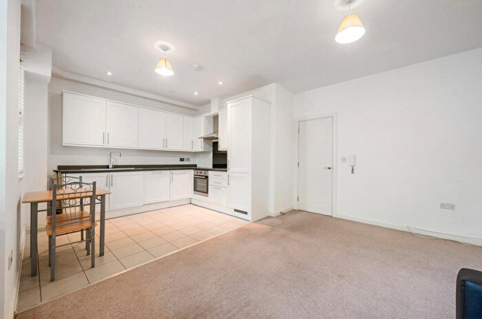 1 Bedroom Apartment For Sale In Emmview Close, Wokingham, Berkshire, RG41