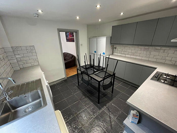 6 Bedroom End Of Terrace House To Rent In Manor Drive, Leeds, West Yorkshire, LS6