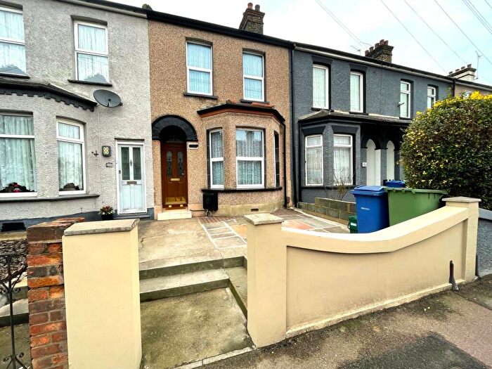 3 Bedroom Terraced House To Rent In London Road, RM20