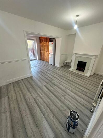 4 Bedroom Terraced House To Rent In Oakleigh Avenue, Edgware, HA8