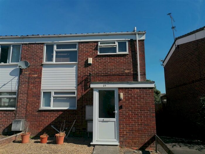 3 Bedroom House To Rent In Conan Doyle Walk, Swindon, SN3