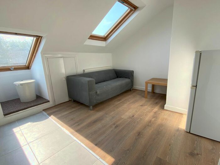 2 Bedroom Flat To Rent In Colenso Road, London, E5