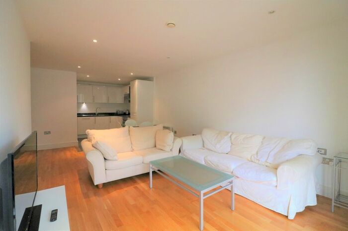 2 Bedroom Flat To Rent In Drayton Park, Highbury, Holloway, Finsbury, Islington, London, N5
