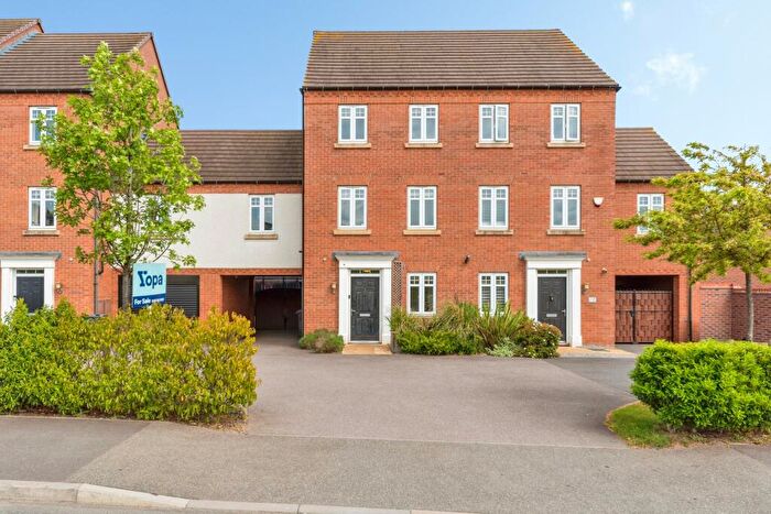 3 Bedroom Terraced House For Sale In Penrhyn Way, Grantham, NG31