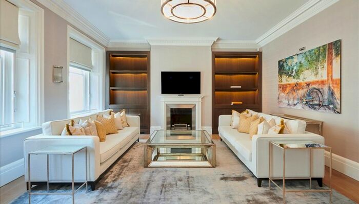 3 Bedroom Flat To Rent In Duke Street, Mayfair, W1K