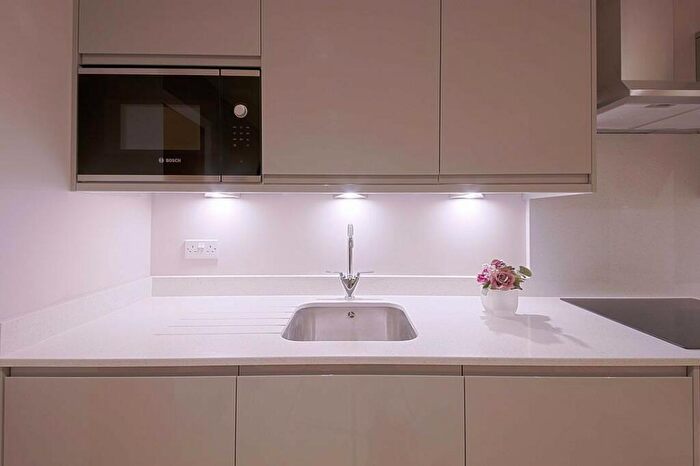 2 Bedroom Apartment To Rent In Petersfield Avenue, Slough, Berkshire, SL2