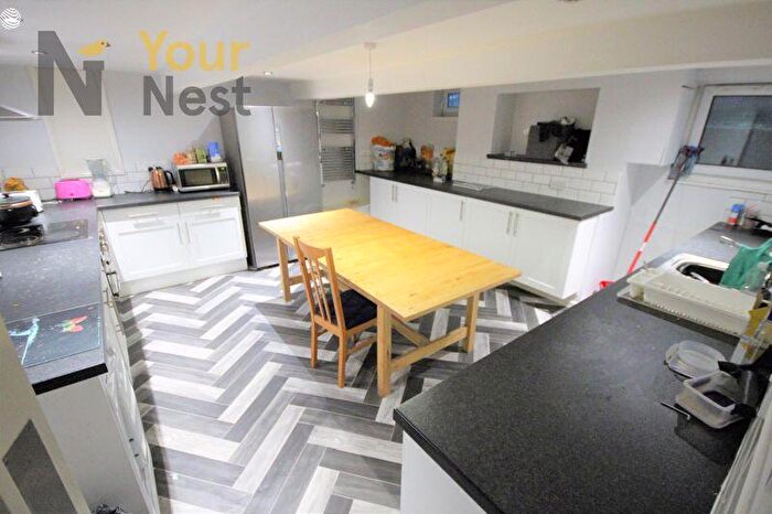 4 Bedroom Apartment To Rent In , Cardigan Road, Leeds, LS6