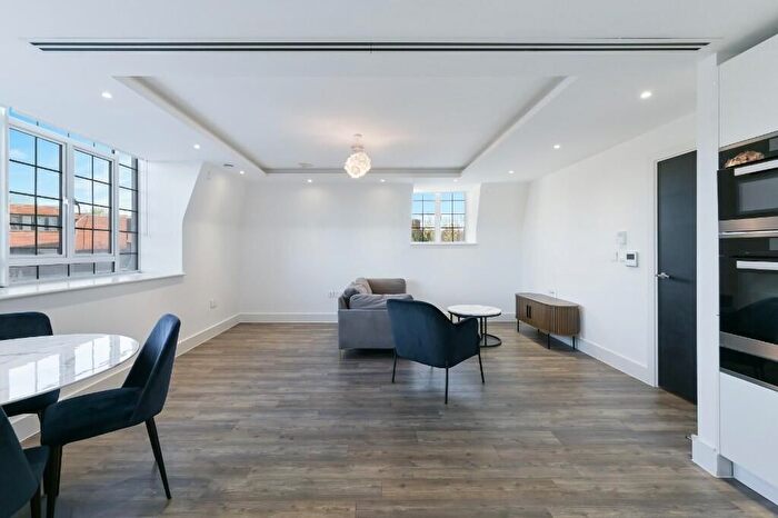 2 Bedroom Flat To Rent In Hampstead Reach, Chandos Way, London, NW11