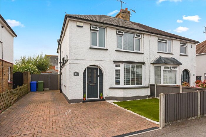 3 Bedroom Semi Detached House For Sale In Vincent Road, Sittingbourne, Kent, ME10