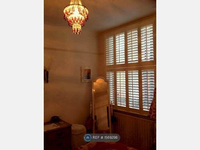 1 Bedroom Flat To Rent In Vicarage Road, Kingston Upon Thames, KT1