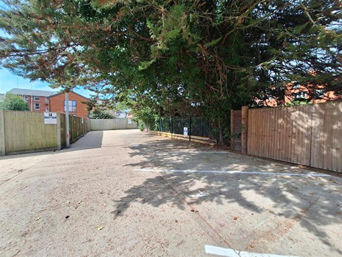 Garage / Parking To Rent In Space, Waylen Street, Reading, RG1